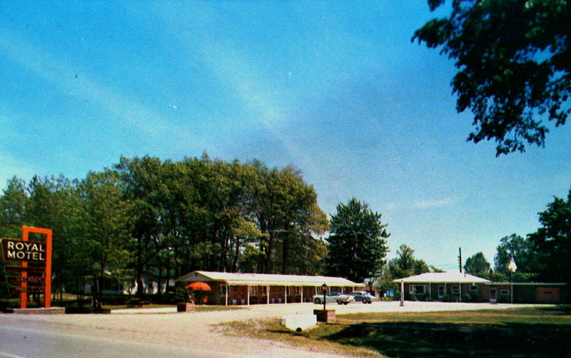 Royal Motel (Captians Quarters Motel) - Old Post Card